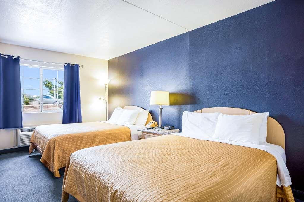 Rodeway Inn Branson, Brick House Стая снимка