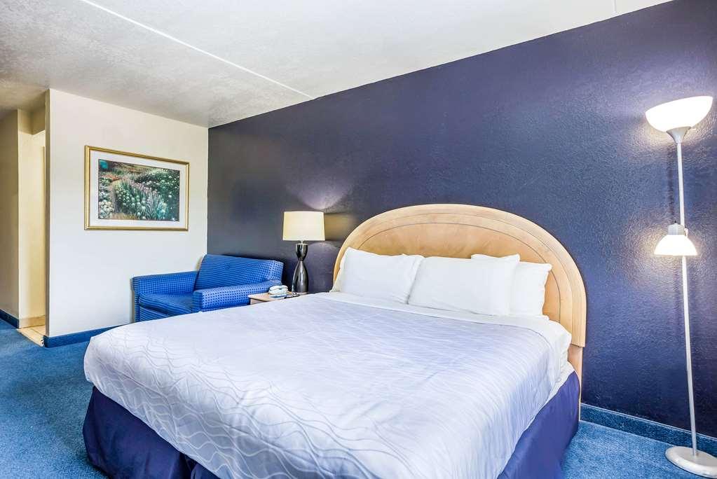 Rodeway Inn Branson, Brick House Стая снимка