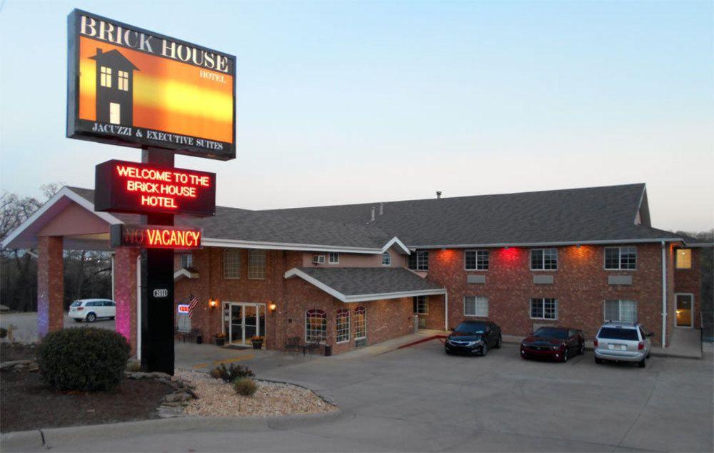 Rodeway Inn Branson, Brick House Екстериор снимка