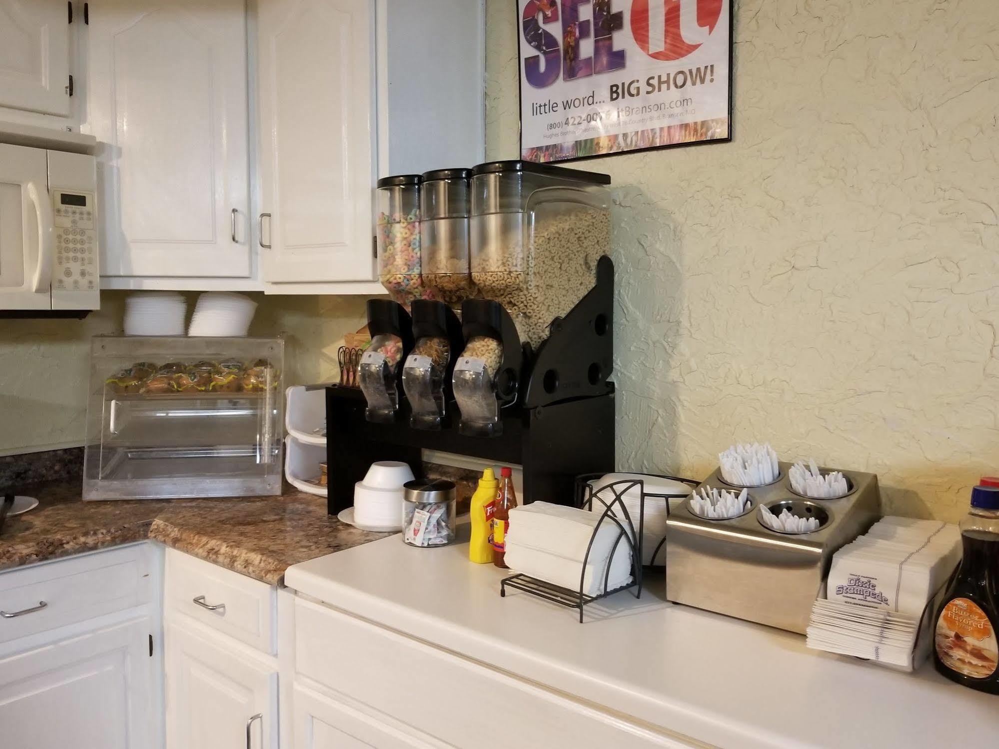 Rodeway Inn Branson, Brick House Екстериор снимка